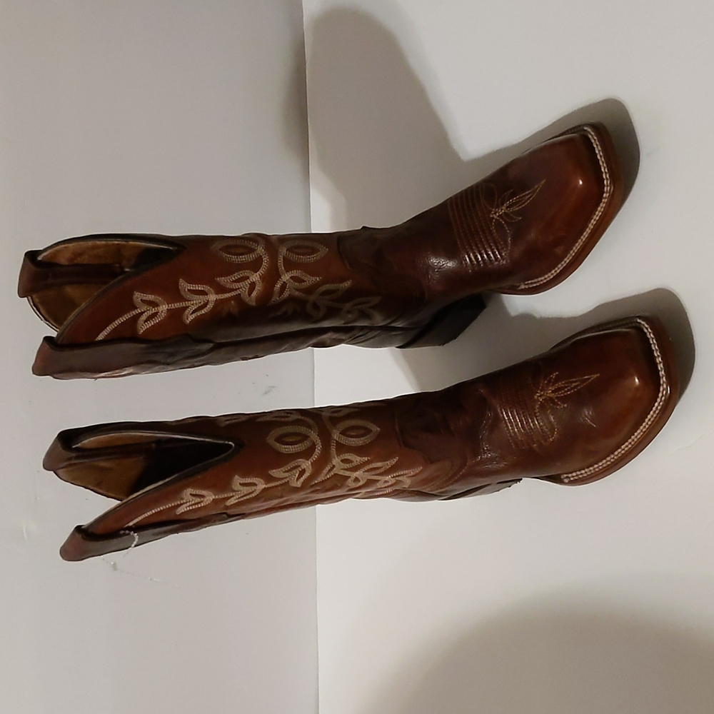 Circle G Women's Embroidered cowboy boots, they run small
